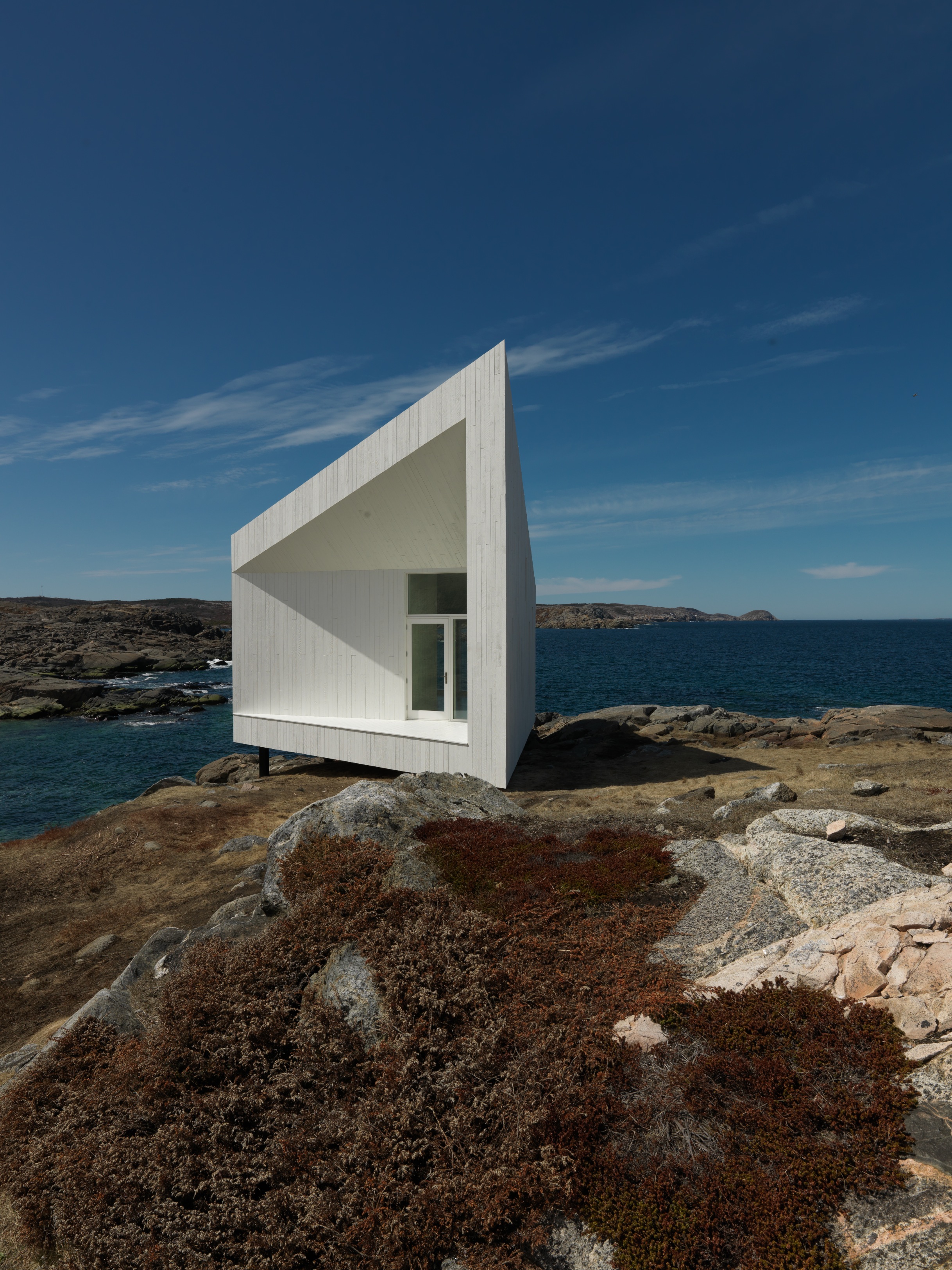 Strange et familiar : architecture on Fogo Island